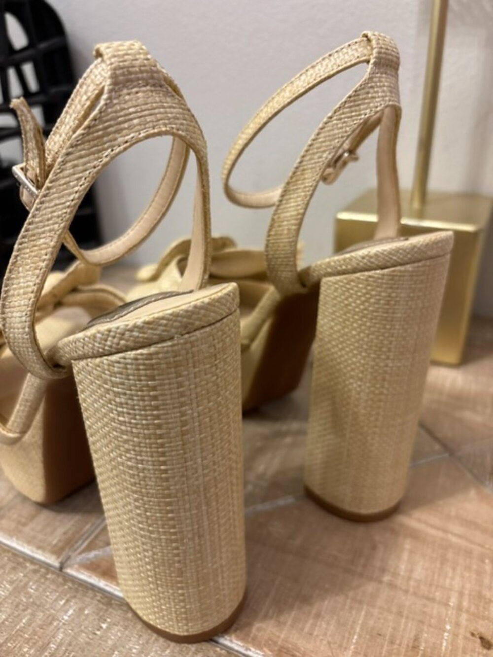 NWOT Gianni Bini Tobias Raffia Platform Sandals Fringe Sizes 7, 8, 8.5 - Picture 4 of 7